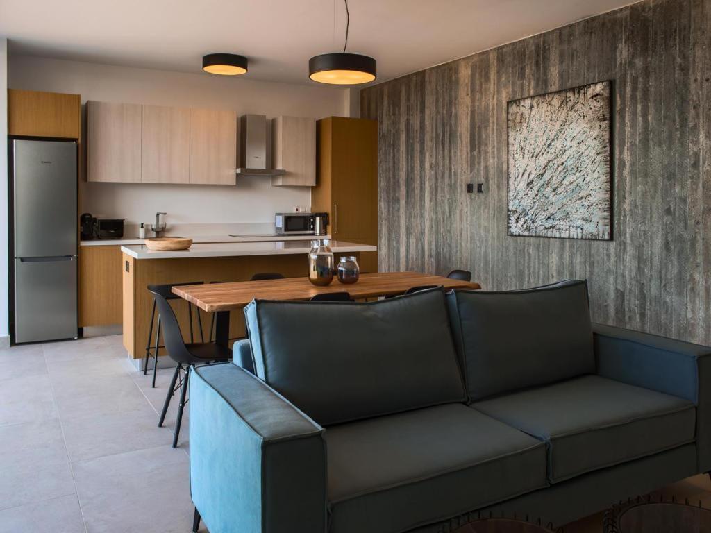 Avenue 203 3 Bed Apartament